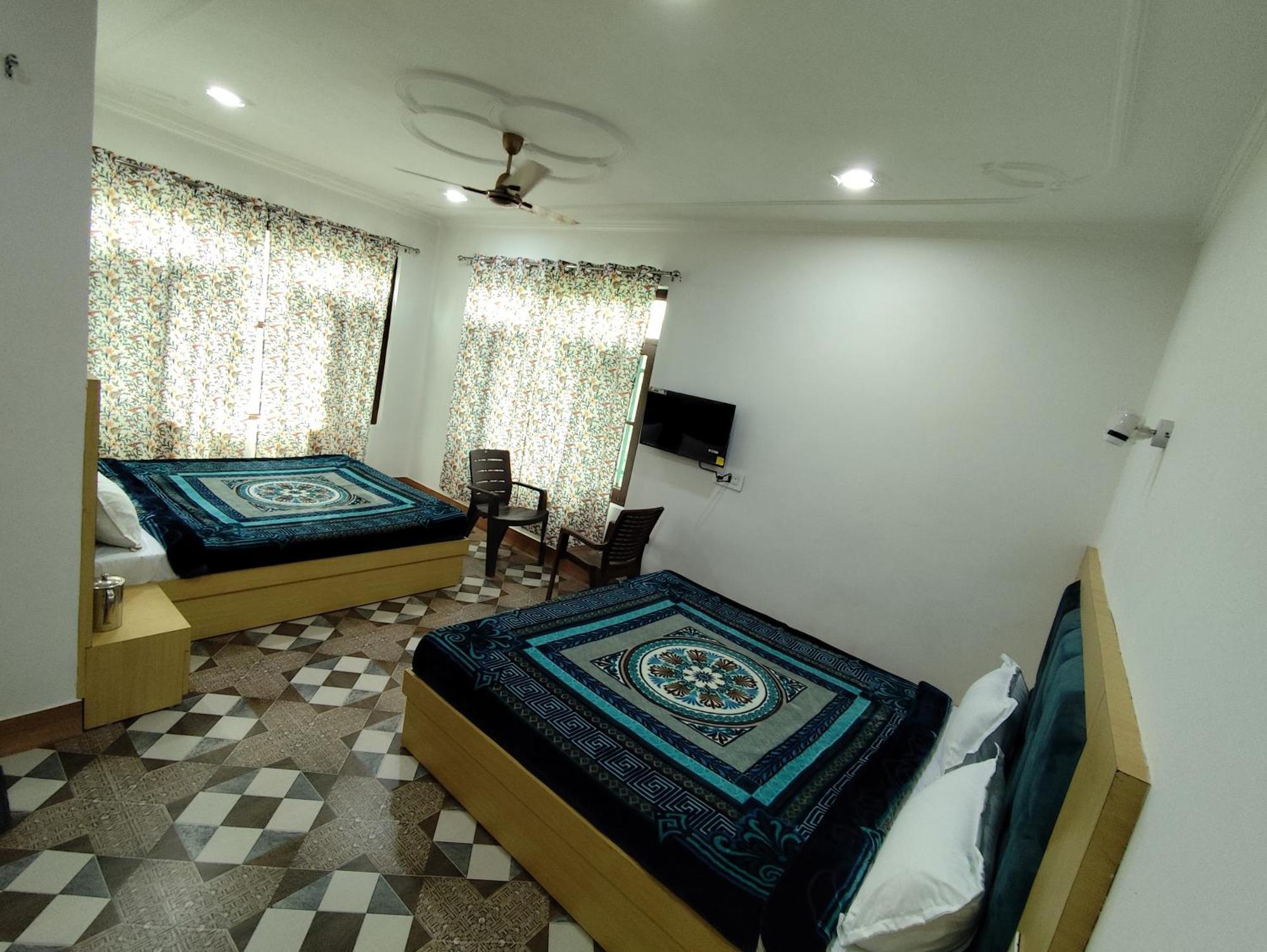 The Heaven Tree Hotel Srinagar  Ngoại thất bức ảnh
