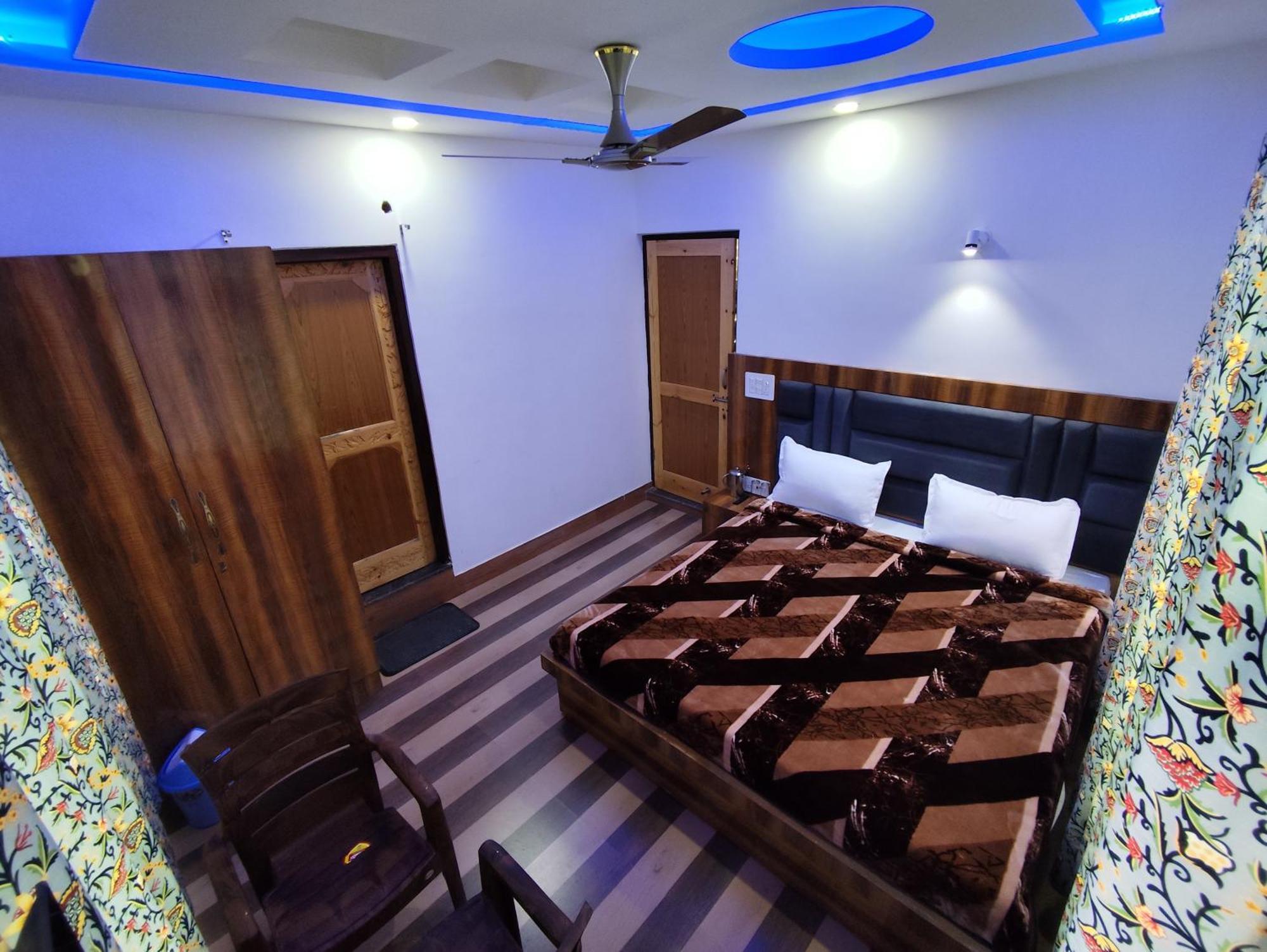 The Heaven Tree Hotel Srinagar  Ngoại thất bức ảnh