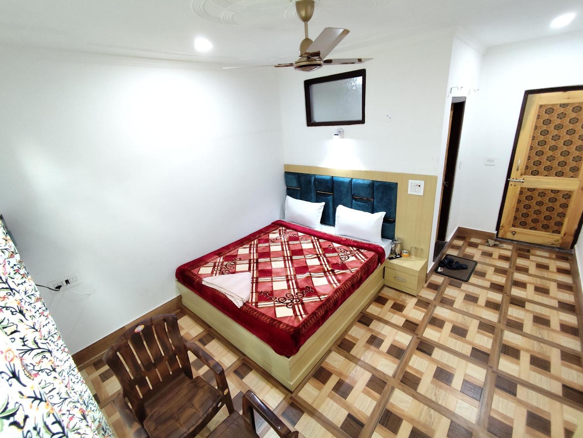 The Heaven Tree Hotel Srinagar  Ngoại thất bức ảnh