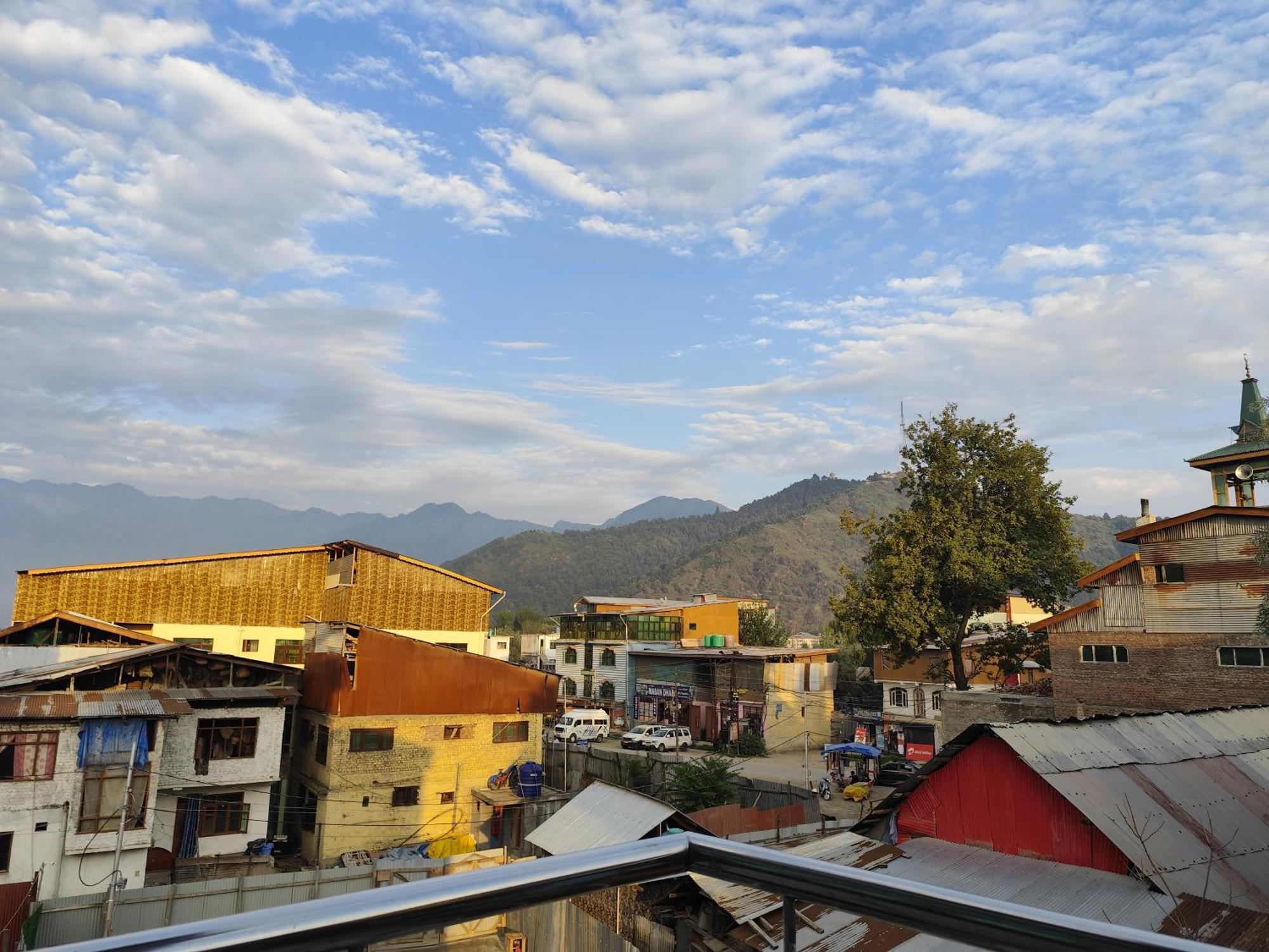 The Heaven Tree Hotel Srinagar  Ngoại thất bức ảnh