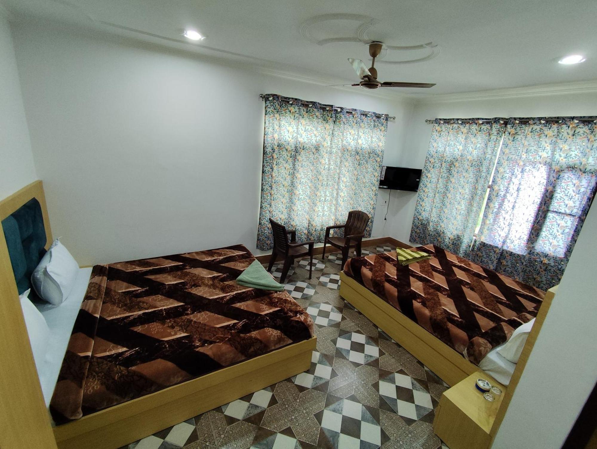 The Heaven Tree Hotel Srinagar  Ngoại thất bức ảnh