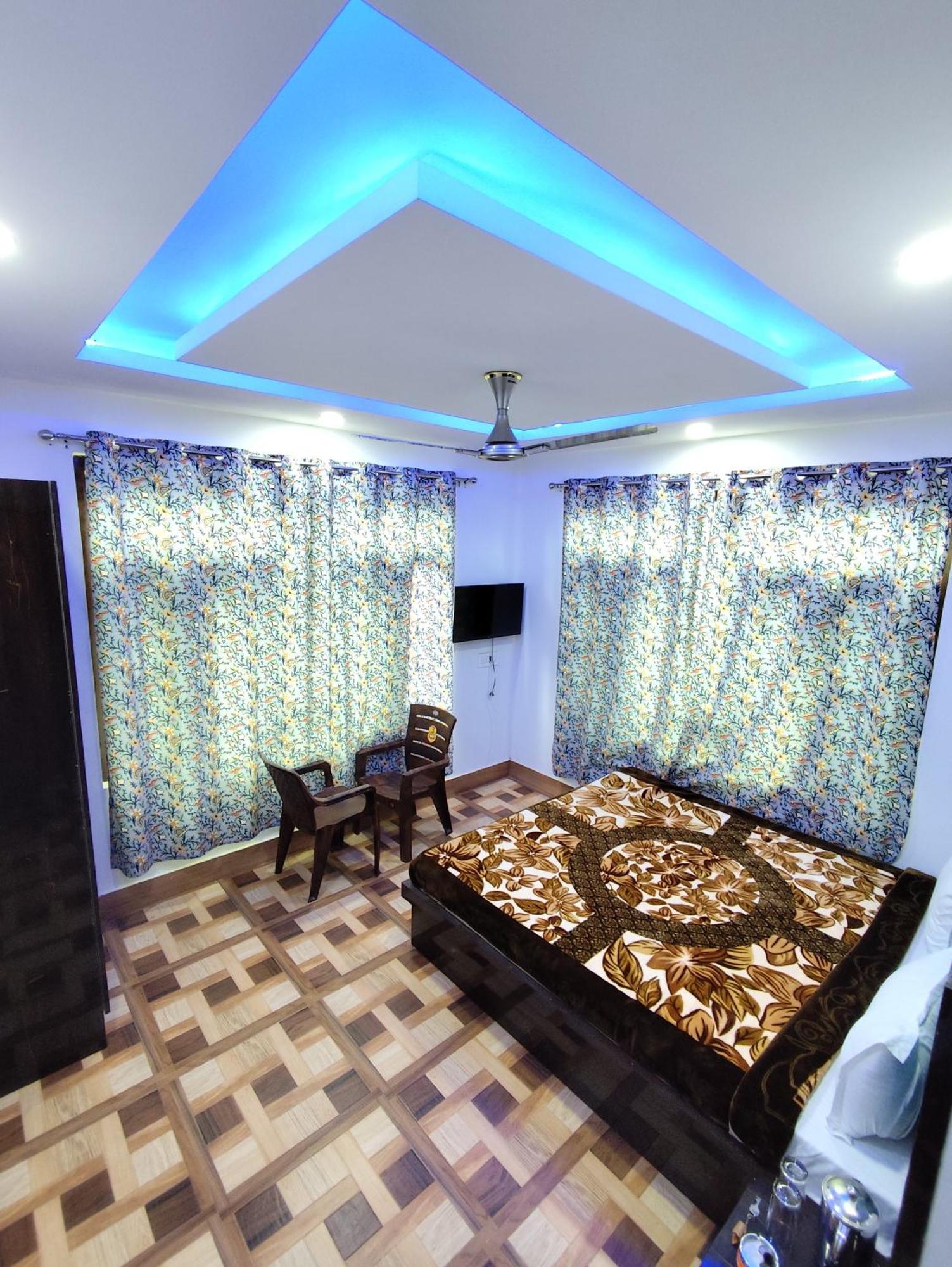 The Heaven Tree Hotel Srinagar  Ngoại thất bức ảnh