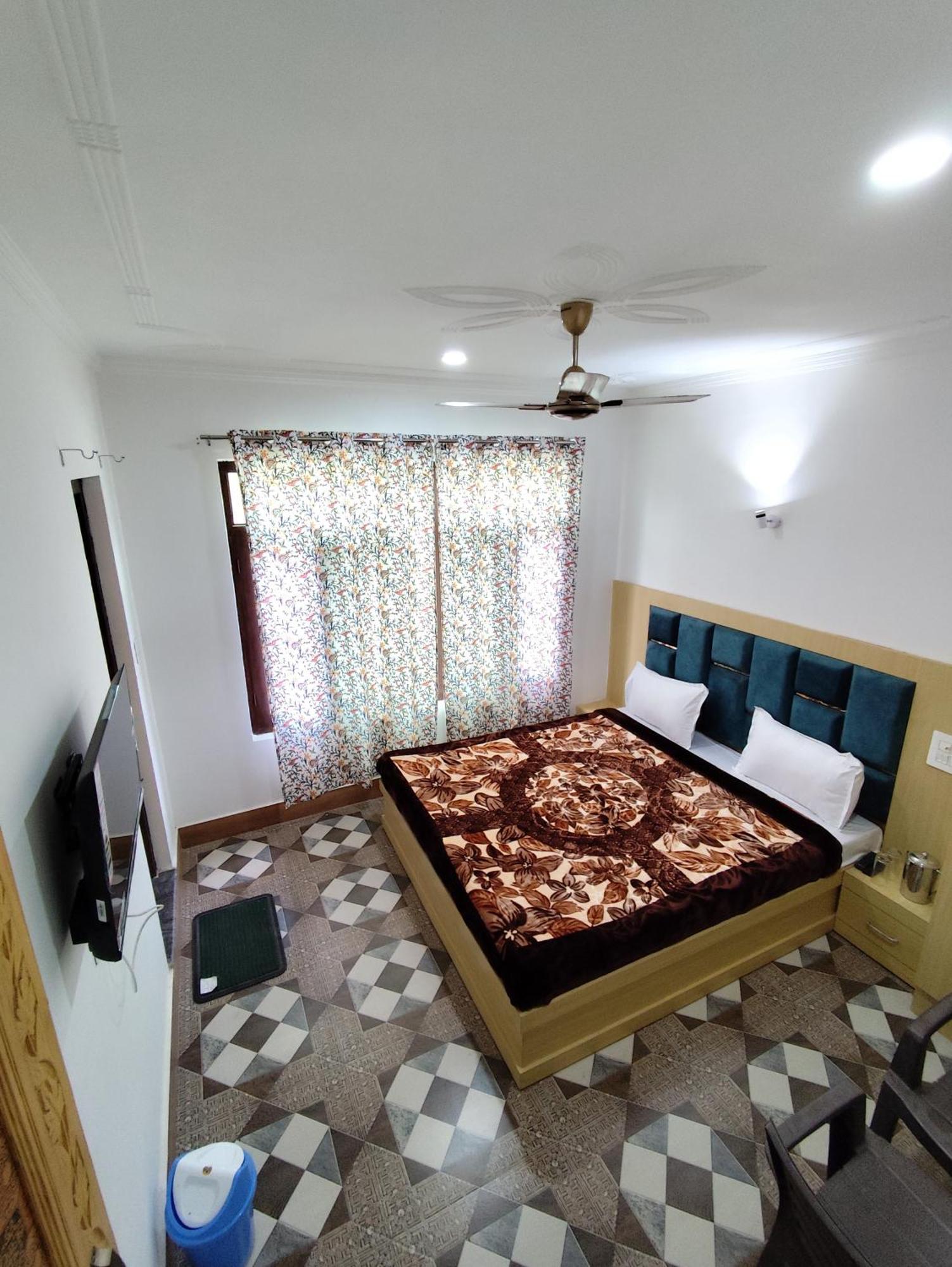 The Heaven Tree Hotel Srinagar  Ngoại thất bức ảnh
