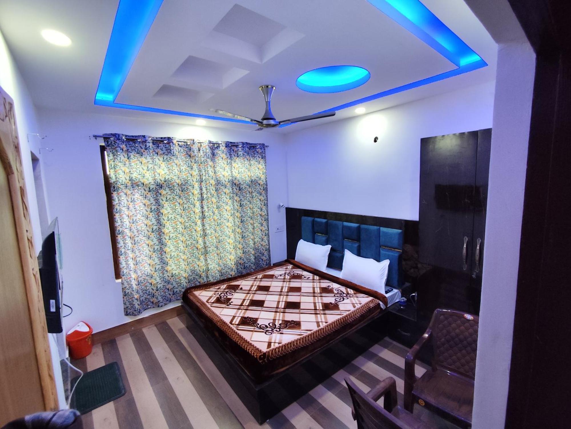 The Heaven Tree Hotel Srinagar  Ngoại thất bức ảnh