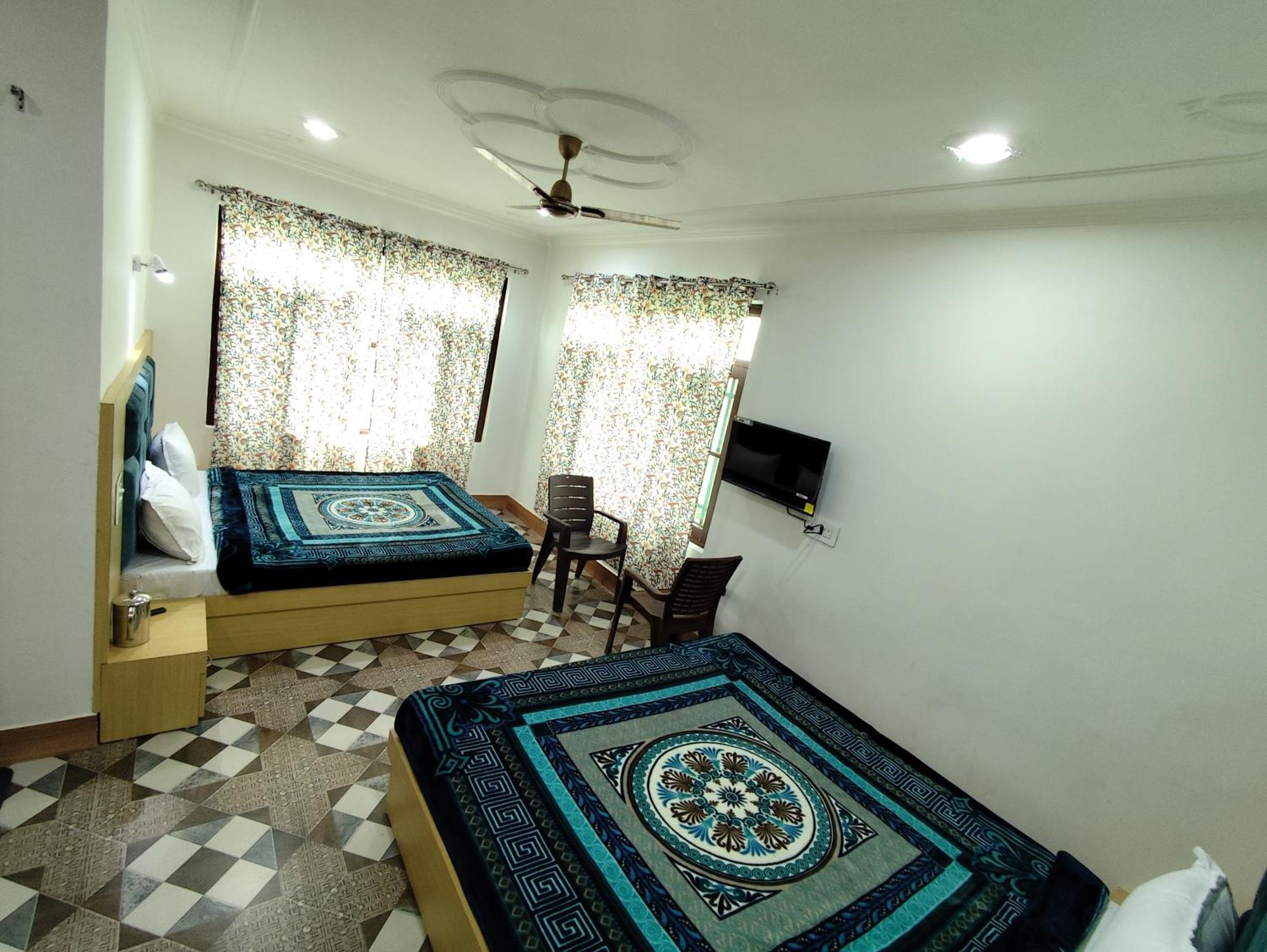 The Heaven Tree Hotel Srinagar  Ngoại thất bức ảnh