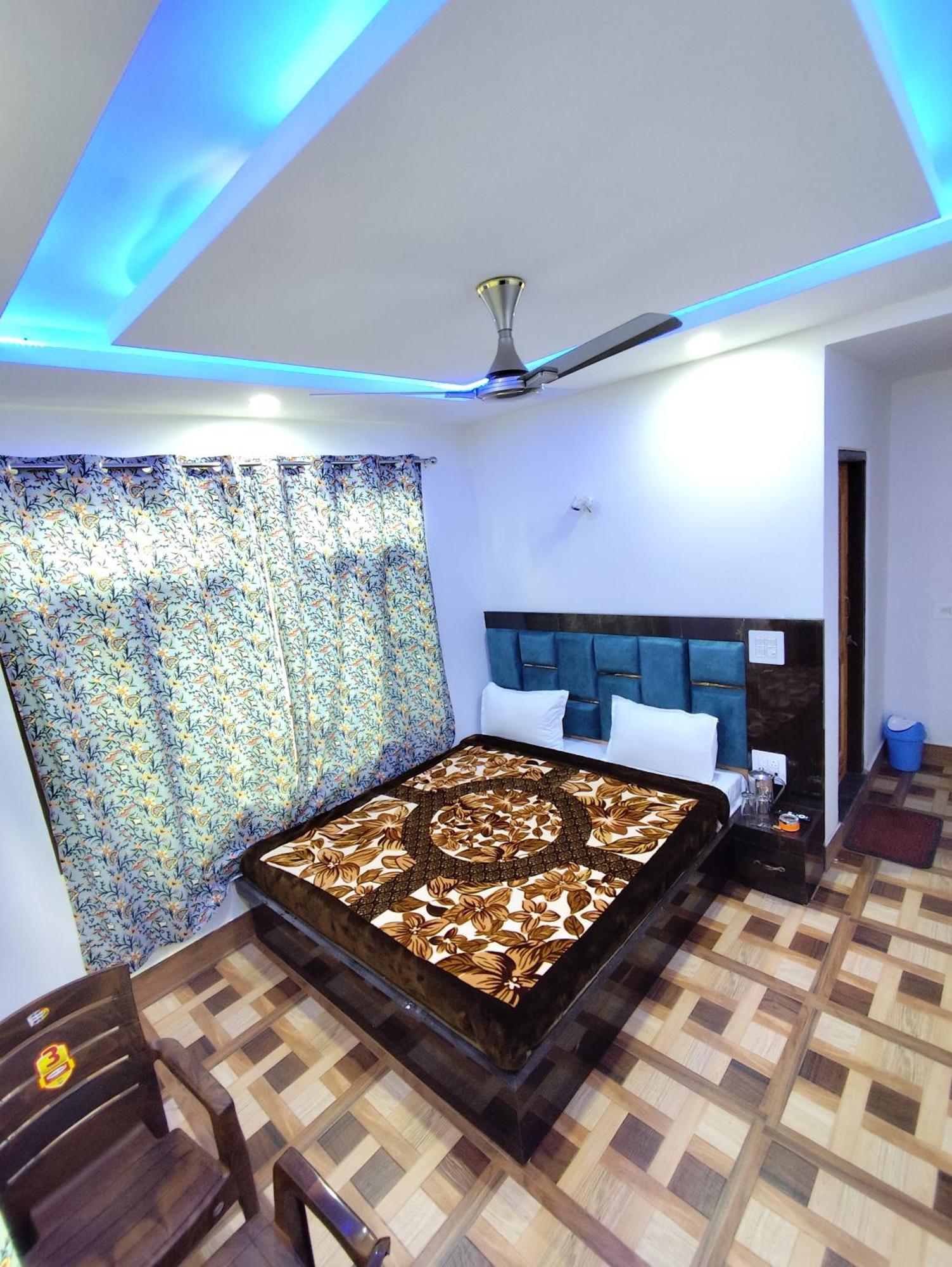 The Heaven Tree Hotel Srinagar  Ngoại thất bức ảnh