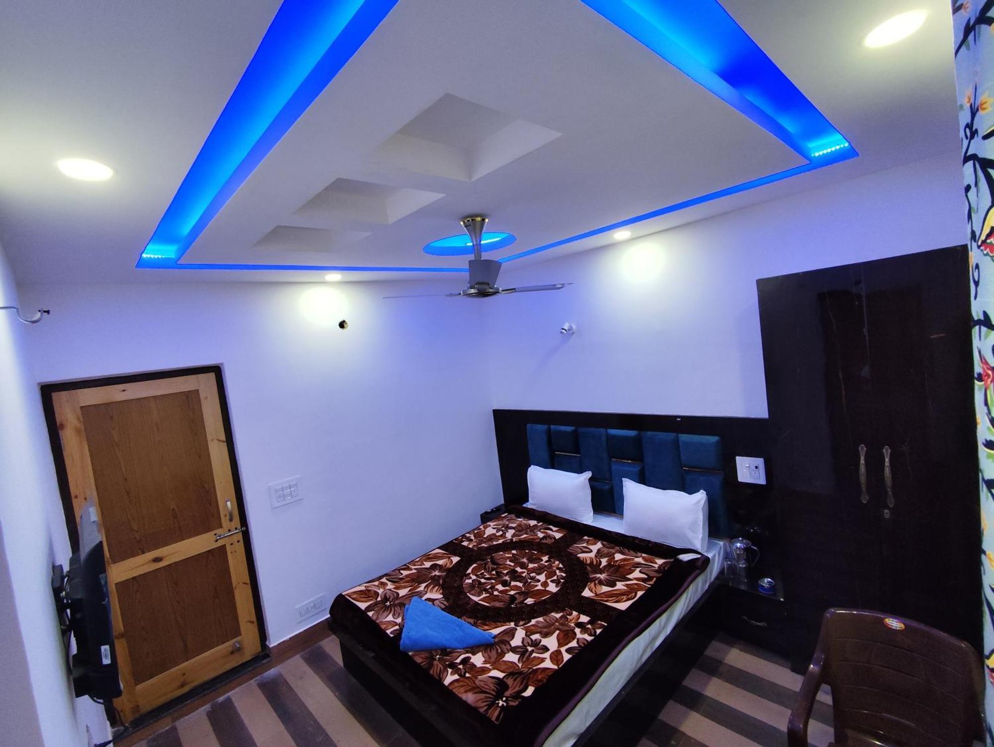 The Heaven Tree Hotel Srinagar  Ngoại thất bức ảnh
