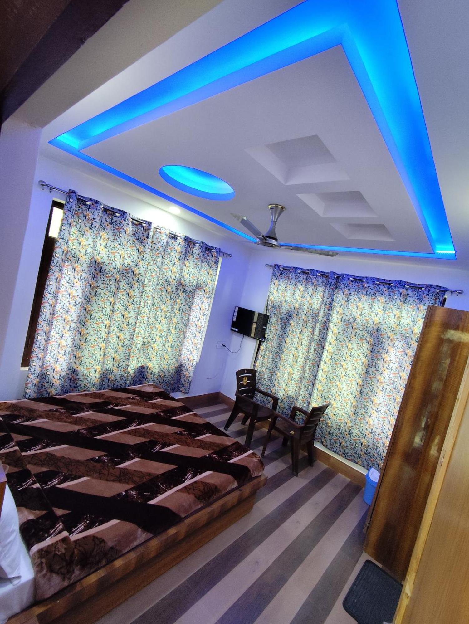The Heaven Tree Hotel Srinagar  Ngoại thất bức ảnh