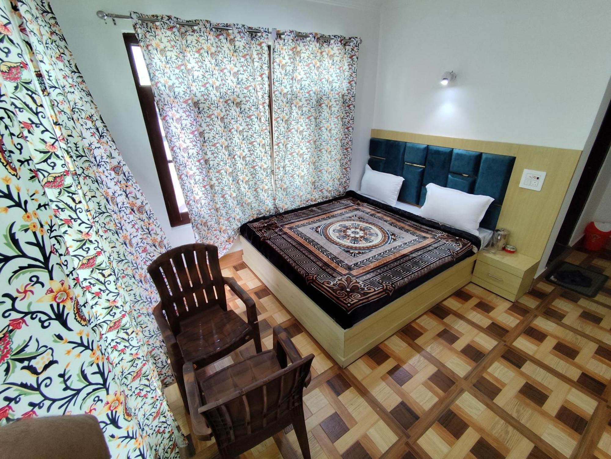 The Heaven Tree Hotel Srinagar  Ngoại thất bức ảnh