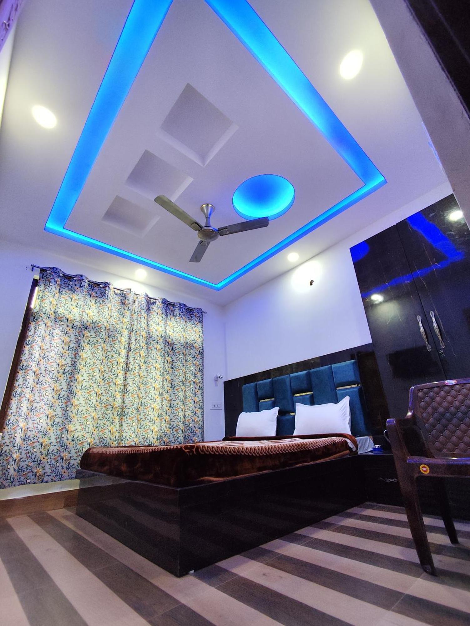 The Heaven Tree Hotel Srinagar  Ngoại thất bức ảnh
