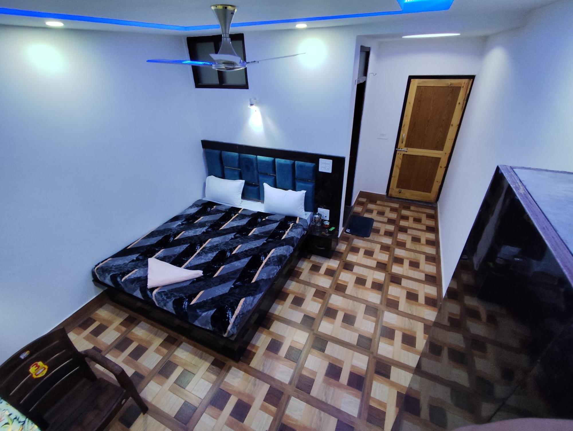 The Heaven Tree Hotel Srinagar  Ngoại thất bức ảnh