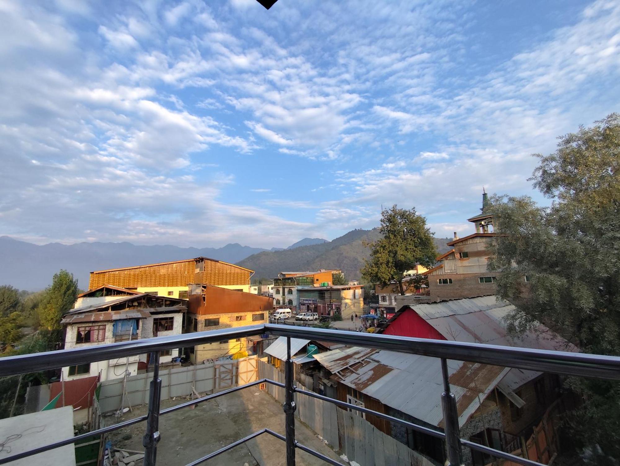 The Heaven Tree Hotel Srinagar  Ngoại thất bức ảnh