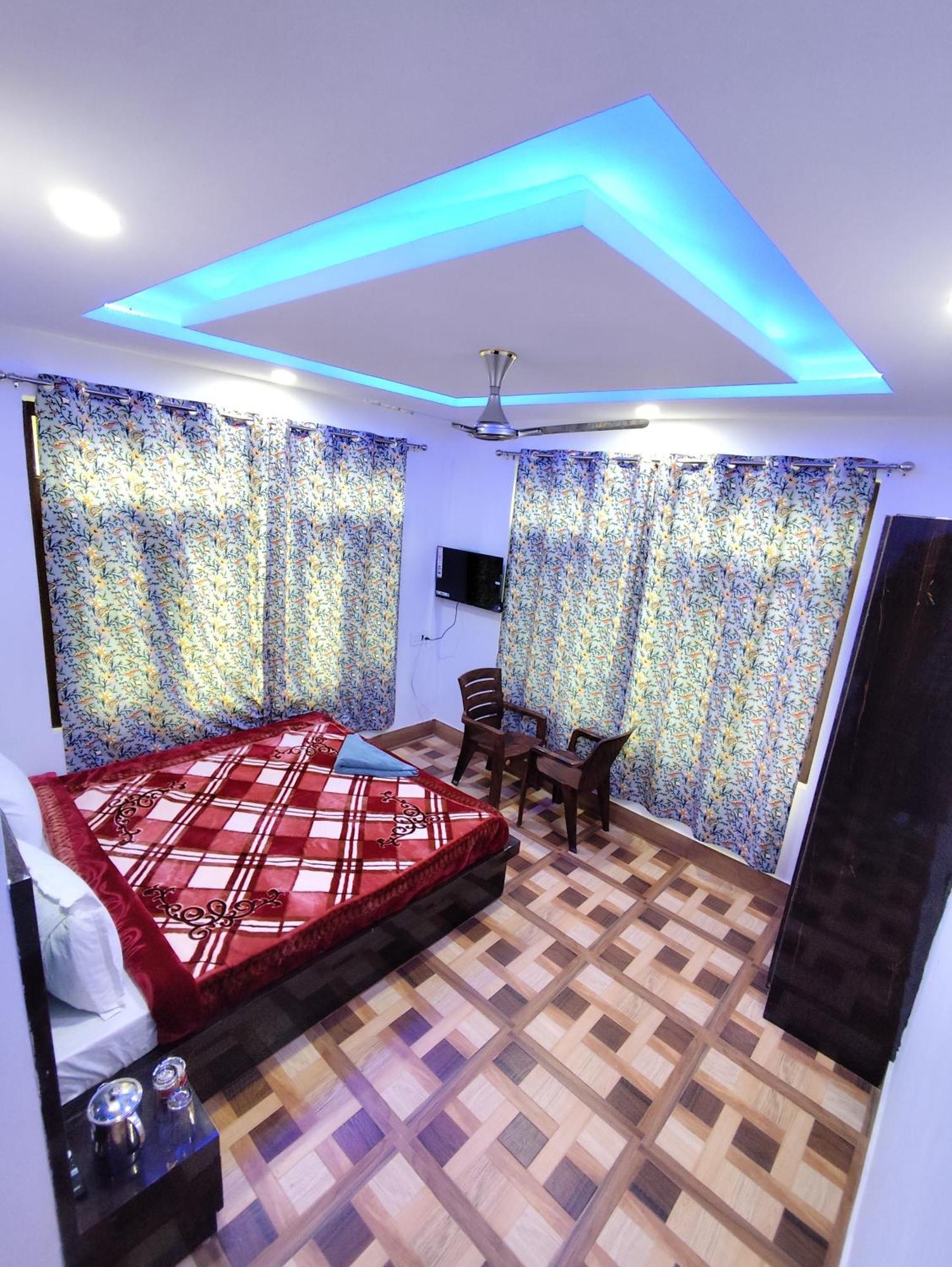The Heaven Tree Hotel Srinagar  Ngoại thất bức ảnh