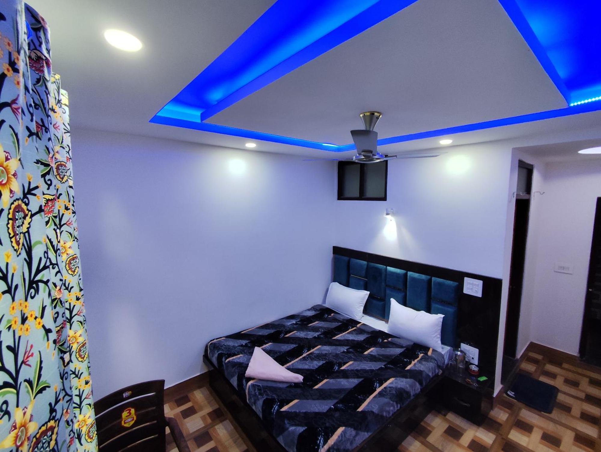 The Heaven Tree Hotel Srinagar  Ngoại thất bức ảnh