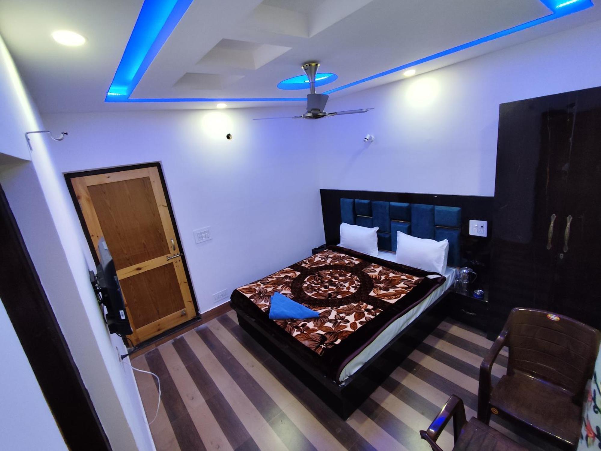 The Heaven Tree Hotel Srinagar  Ngoại thất bức ảnh