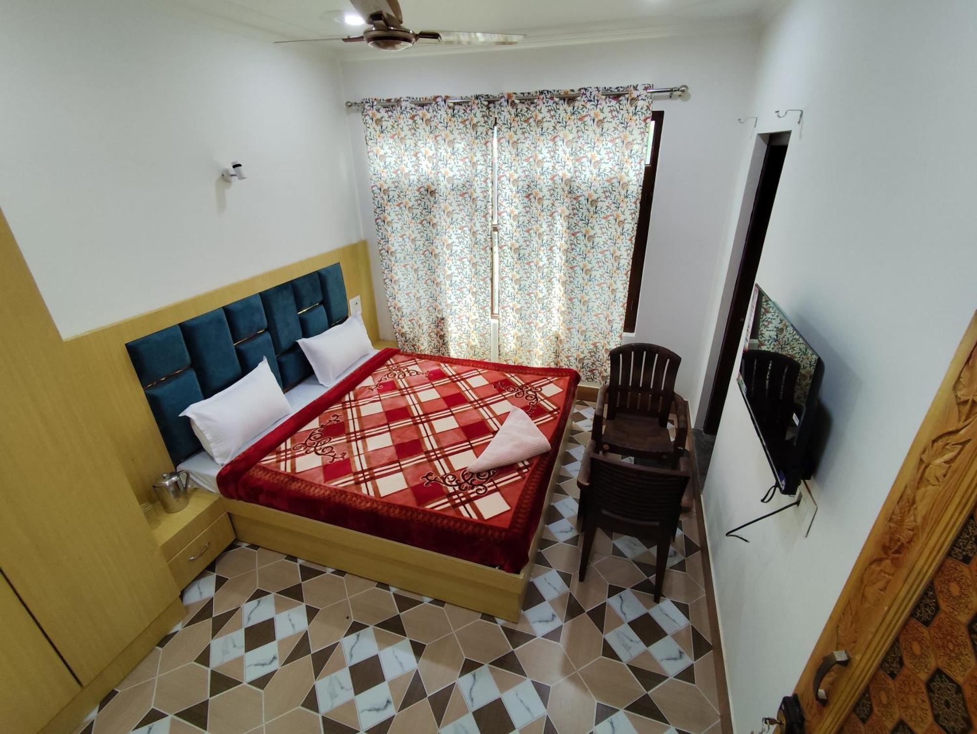 The Heaven Tree Hotel Srinagar  Ngoại thất bức ảnh